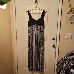 Elegant Black and White Maxi Dress